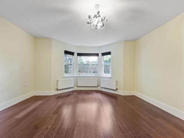 Flat for rent in Cat Hill, England