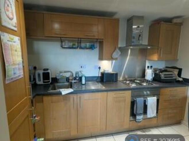 Flat for rent in Cat Hill, England