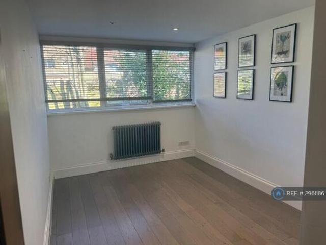 Flat for rent in Cat Hill