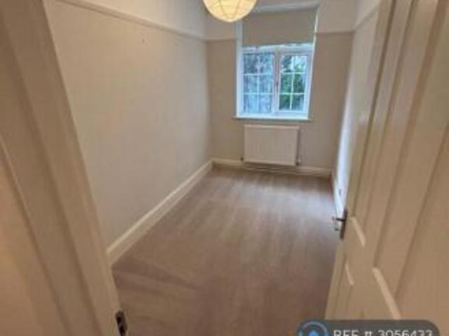 Flat for rent in Cat Hill, England