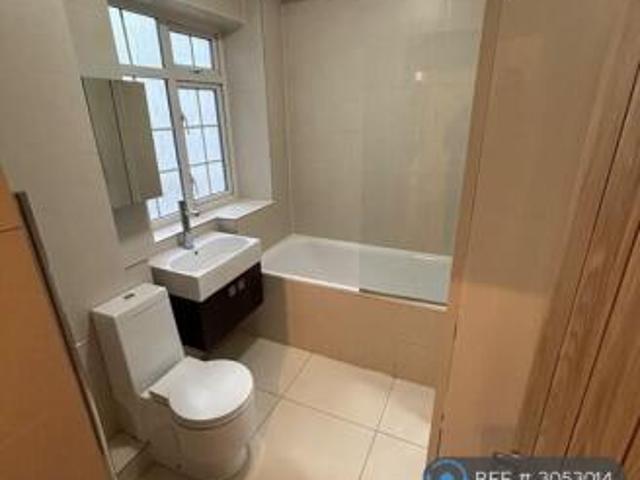 Flat for rent in Cat Hill, England