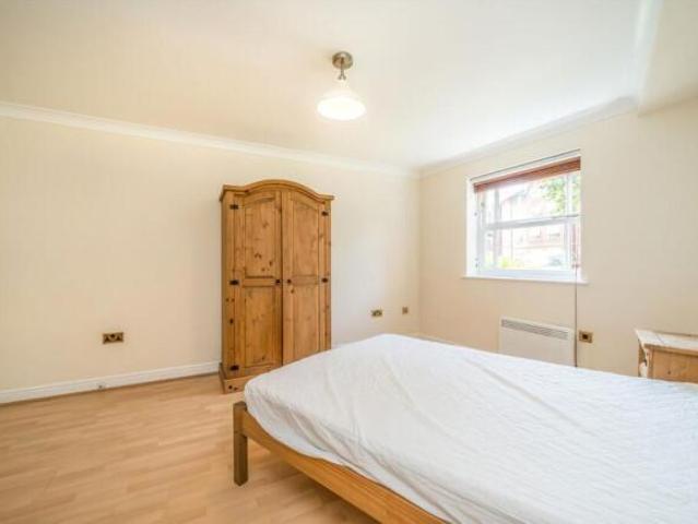 Flat for rent in Tooting Graveney, Greater London