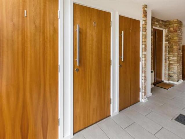 Flat for rent in The Butts, Kent