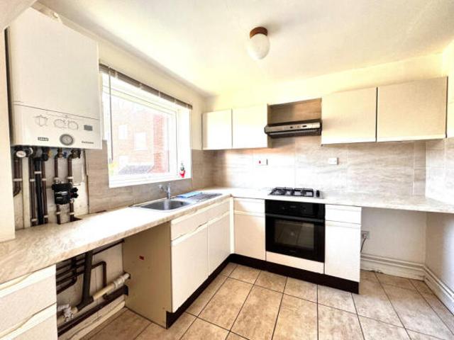 Flat for rent in Northolt, Greater London
