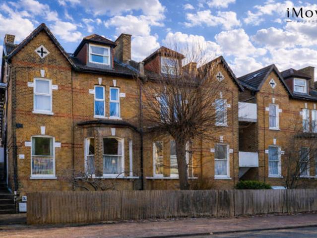 Flat for rent in Cat Hill