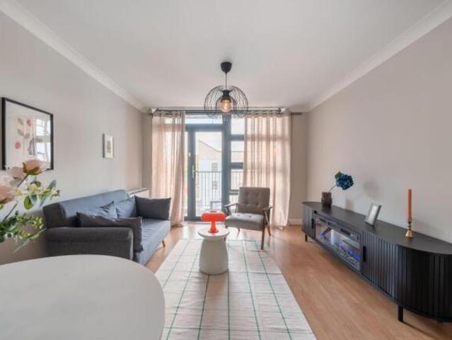 Flat for rent in Cat Hill