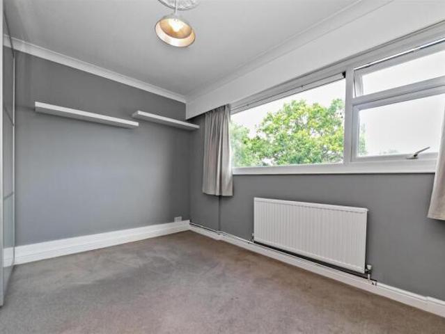 Flat for rent in Five Acres, Hertfordshire