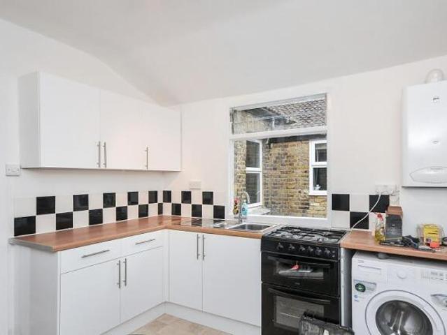 Flat for rent in Cat Hill
