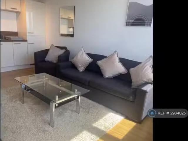House for rent in Calderstones