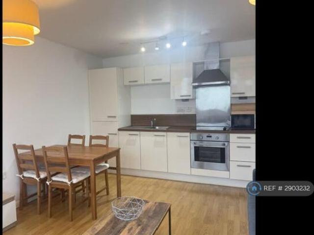 Flat for rent in Calderstones