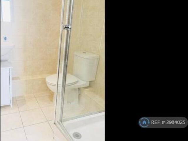 Flat for rent in Calderstones