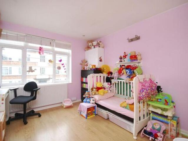 Flat for rent in Brentford End, Greater London
