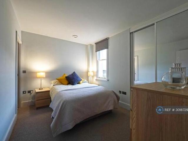 Flat for rent in Cat Hill