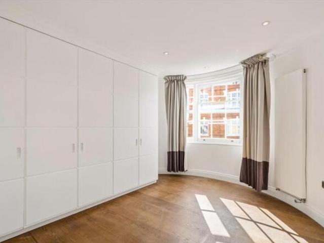 Flat for rent in Cat Hill