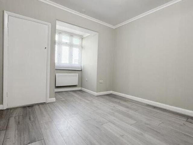 Flat for rent in Cat Hill, England