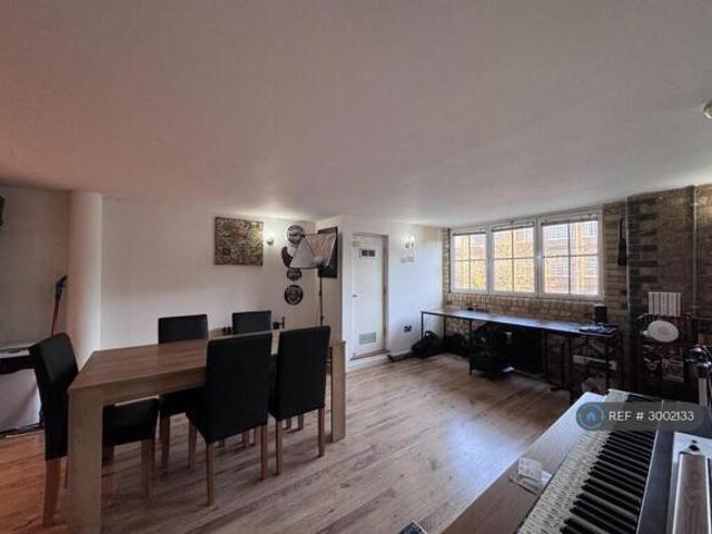Flat for rent in Cat Hill