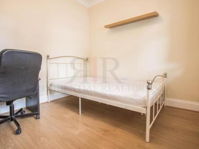 Flat for rent in Cat Hill