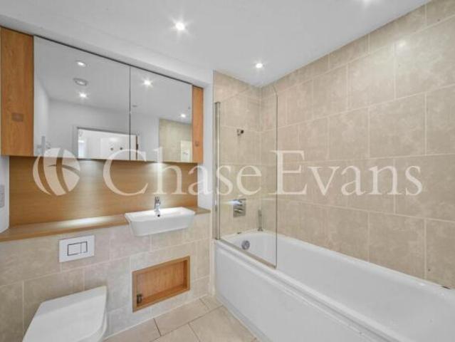 Flat for rent in Bromley-by-Bow, Poplar Grove