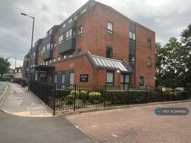 House for rent in Hatch End, Greater London