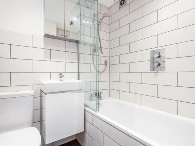 Flat for rent in Bromley Green, Ashford