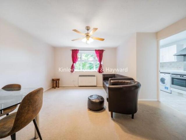 Flat for rent in Cat Hill