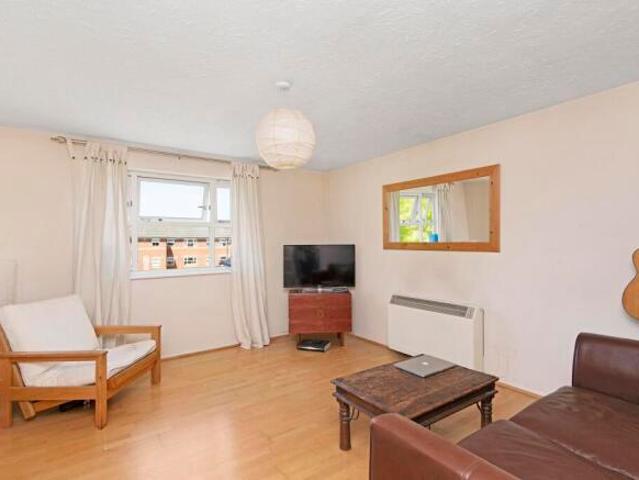 Flat for rent in Tooting Graveney, Greater London