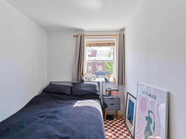 Flat for rent in Tooting Graveney, Greater London