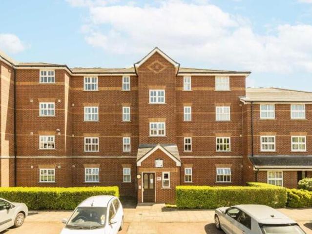 Flat for rent in Tooting Graveney, Greater London