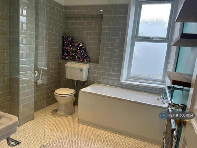 Flat for rent in Cat Hill