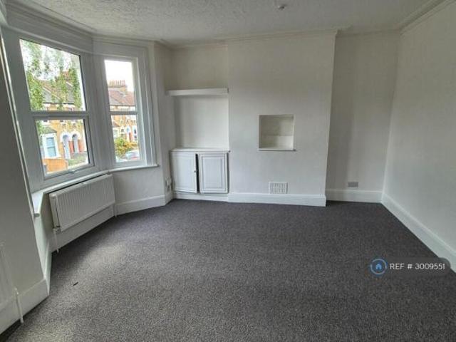 Flat for rent in Cat Hill