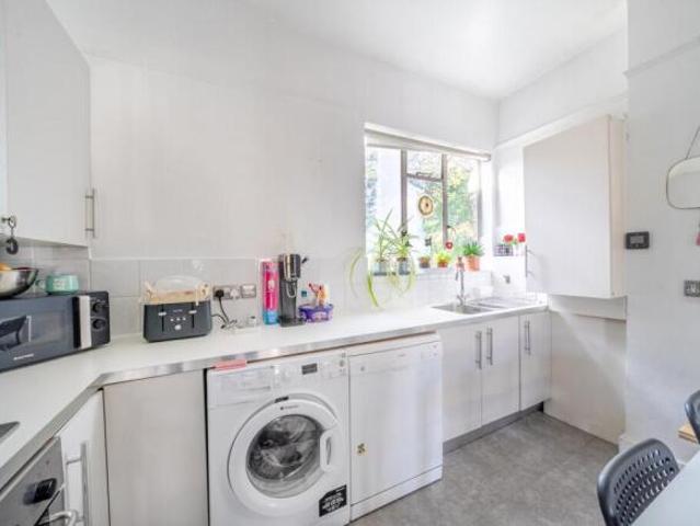 Flat for rent in Cat Hill, England
