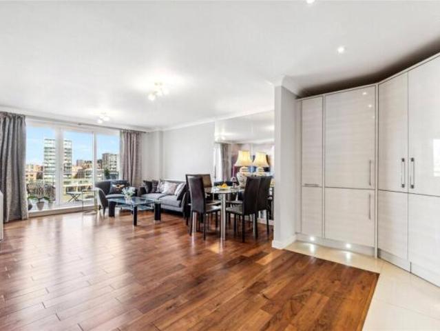 Flat for rent in Cat Hill, England