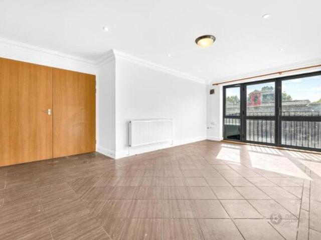 Flat for rent in Cat Hill