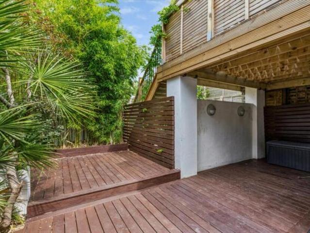 Flat for rent in Cat Hill