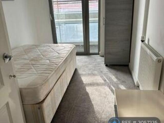 Flat for rent in Cat Hill, England