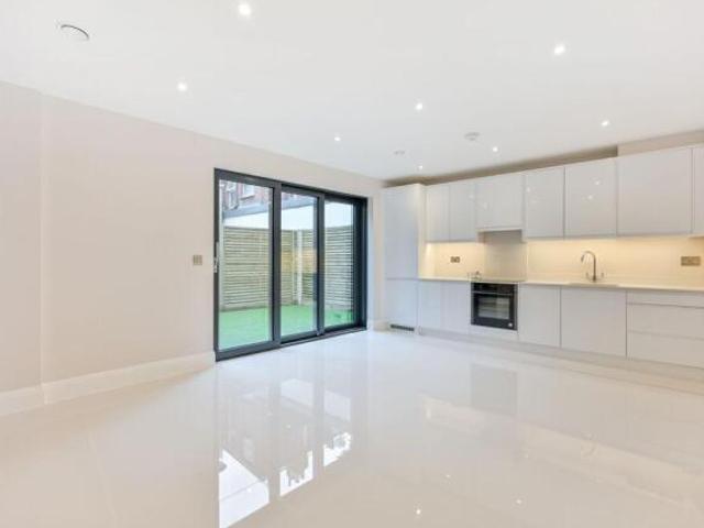 Flat for rent in London Borough of Merton, South Wimbledon
