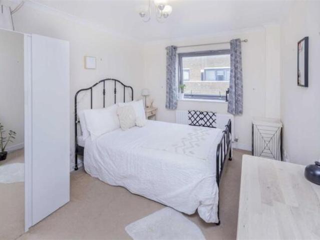 Flat for rent in Teddington, Greater London
