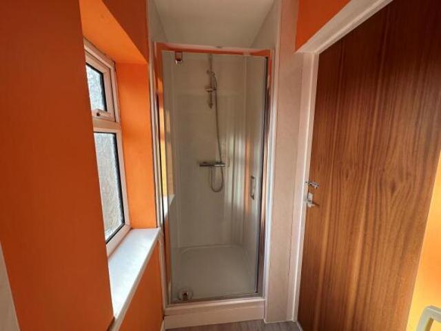 Flat for rent in Nangreaves, Wales