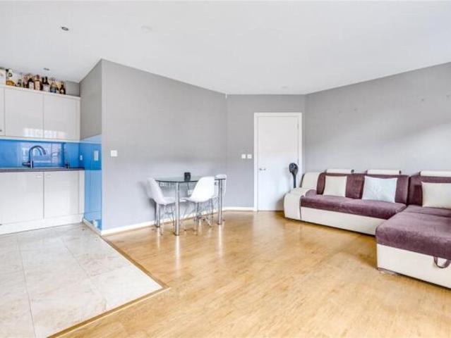 Flat for rent in Battersea, Greater London