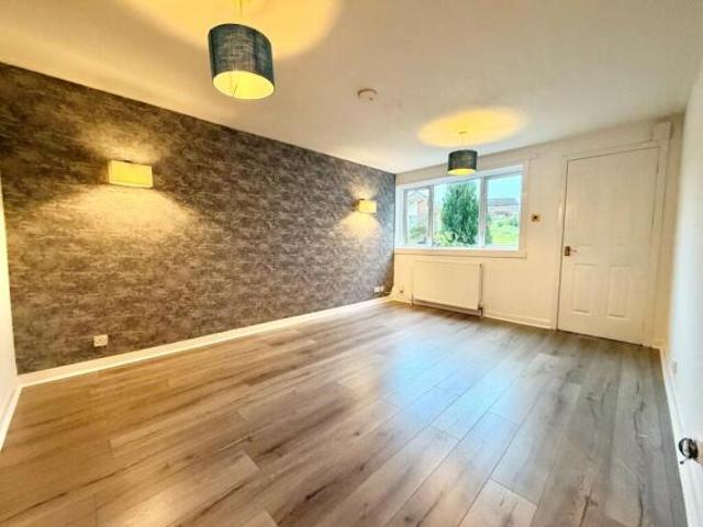 Flat for rent in Millerston, Stepps