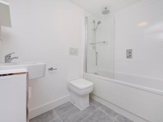 Flat for rent in Cat Hill, England