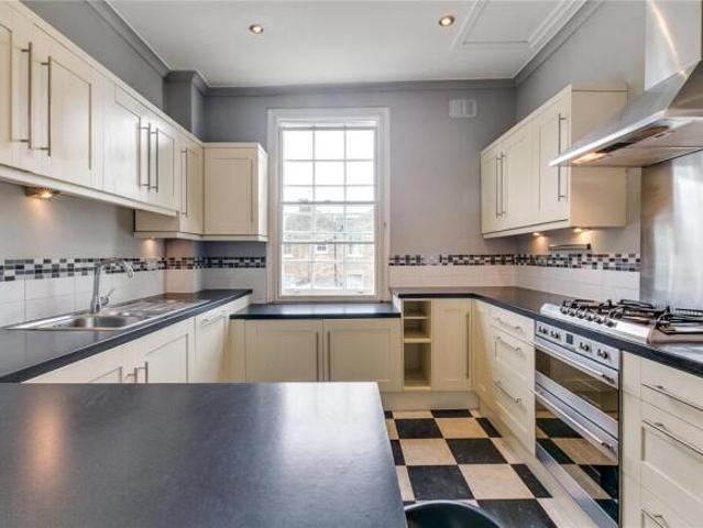Flat for rent in Highbury, Greater London