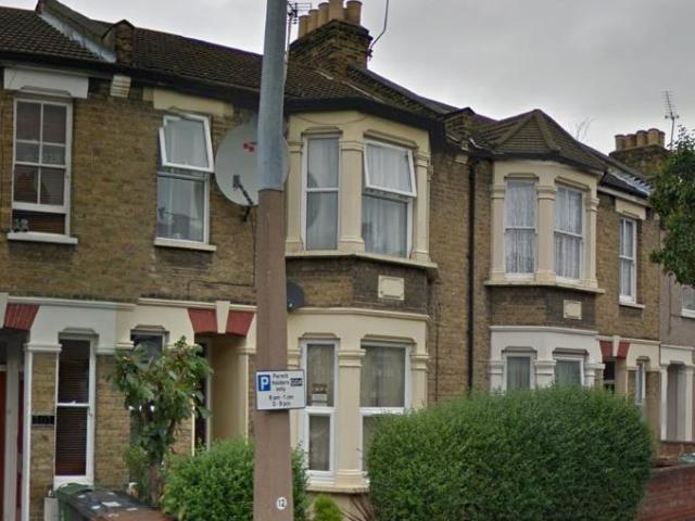 Flat for rent in Leyton