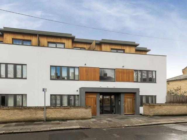 Flat for rent in Kensal Green