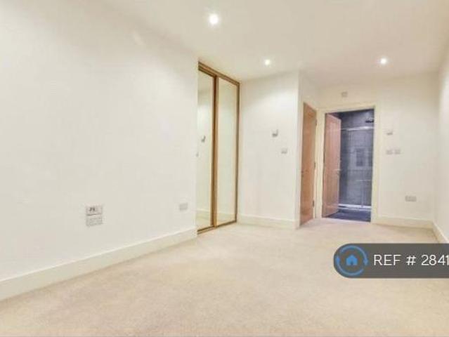 Flat for rent in The Butts, Kent