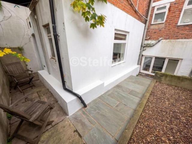 Flat for rent in Cat Hill, England