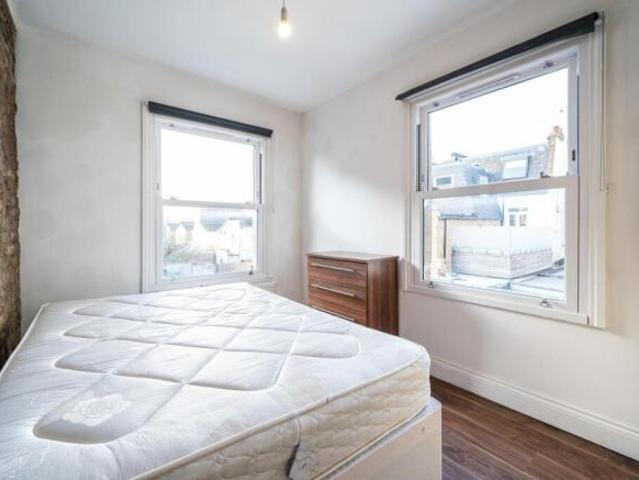Flat for rent in Cat Hill