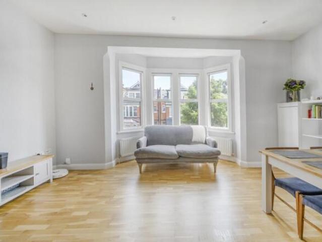 Flat for rent in Cat Hill, England