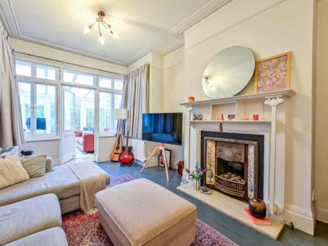 Flat for rent in Barnes, Greater London