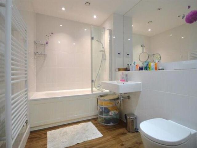 Flat for rent in Five Acres, Hertfordshire
